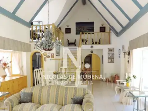 Casa 6 ambientes con 5 baños