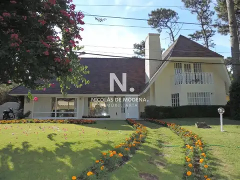 Casa en Venta de 5 dormitorios en Lugano , Punta del este