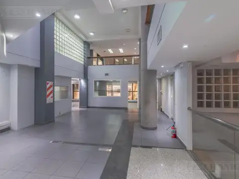 Oficina en Alquiler con 6 cocheras