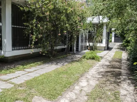 Casa 5 ambientes con 4 baños