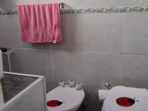 VENTA CASA 5 AMB CON DEPTO  EN PLANTA ALTA Y GALPON