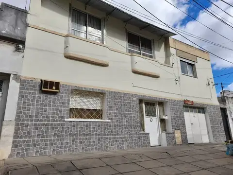 VENTA CASA 5 AMB CON DEPTO  EN PLANTA ALTA Y GALPON