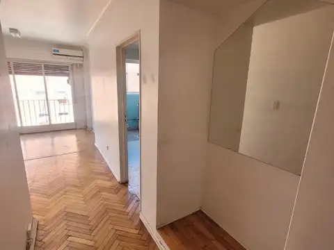 AMPLIO DEPARTAMENTO   ALTO   VISTA LUZ Y SOL   DIFICIO SOBRE AV CORRIENTES