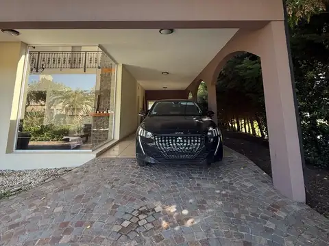 Casa en Venta con 5 cocheras