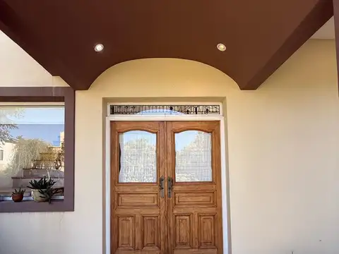 Casa 6 ambientes con 4 baños