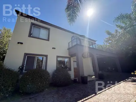 Casa en Venta en Countries y Barrios Cerrados en Moreno, USD 370.000