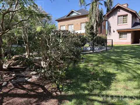Casa en Venta con 1 cochera