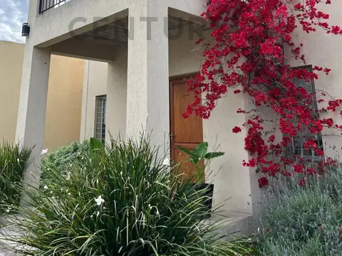 Casa 5 ambientes con 1 baño