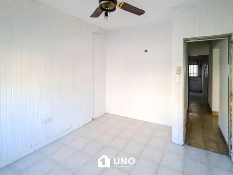 Gutenberg y 3 de Febrero - Casa de 2 Dormitorios.