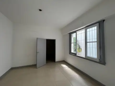 Oficina 5 ambientes con 2 baños