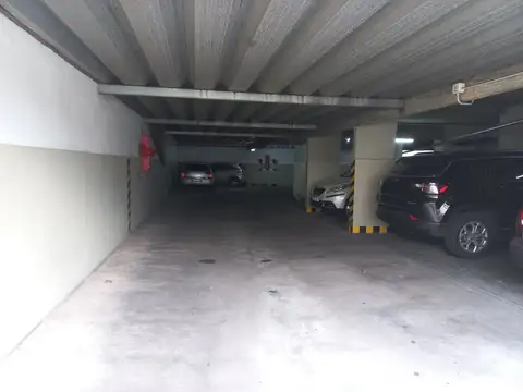 Cochera cubierta en Venta en edificio residencial en Villa Luro