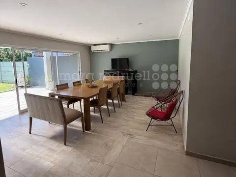 Casa 4 ambientes con 3 baños