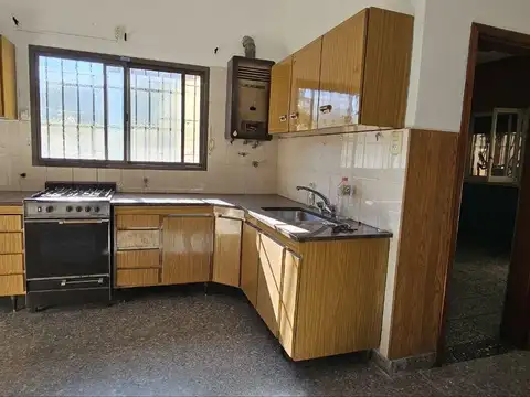 Casa 4 amb a reciclar con Garaje y Patio en Sgo. del Estero 5200, Munro