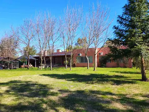 Casa 8 ambientes con 3 baños