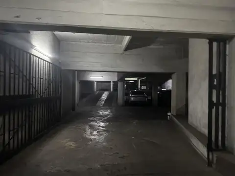 Cochera en venta Urquiza 1068