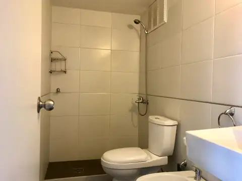 (PSS-PSS-1) Ph - Alquiler - Uruguay, Montevideo - Garibaldi  2400