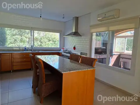 Casa 5 ambientes con 3 baños