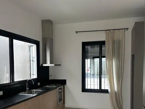 Casa 3 ambientes con 2 baños