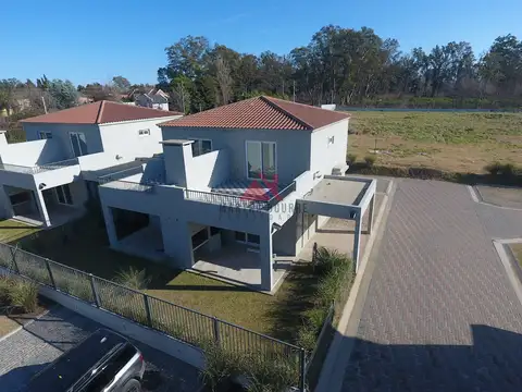 Casa Dúplex  en Venta en Chic Village, La Lonja, Pilar