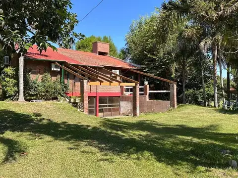 Casa exclusiva con bajada al río en Country Ubajay