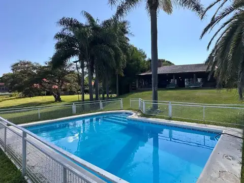 Casa exclusiva con bajada al río en Country Ubajay