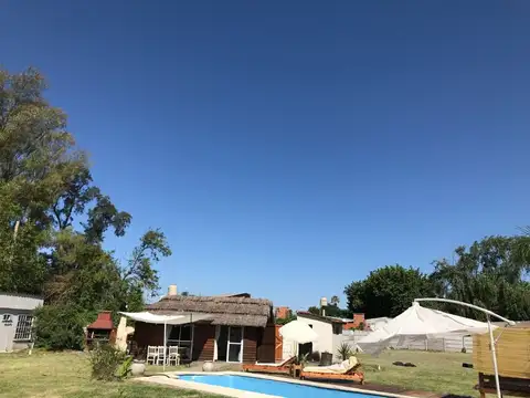 Casa 5 ambientes con 2 baños