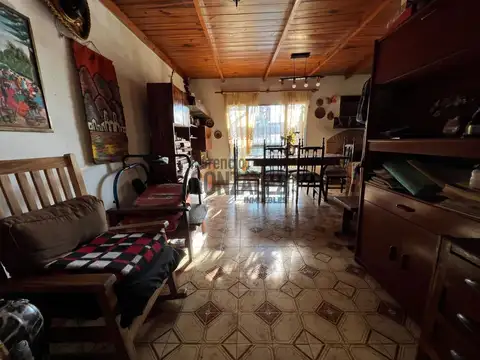 Casa 4 ambientes con 2 baños