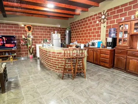 Casa 4 ambientes con 2 baños