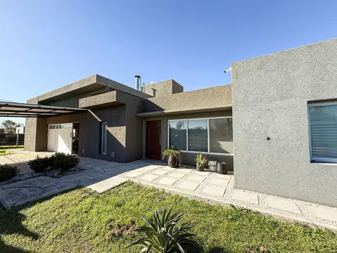 Venta hermosa casa rueda 2 dormitorios piscina
