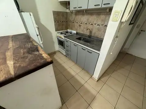 DEPARTAMENTO PARA USO PROFESIONAL CON BALCON FRANCES FRENTE