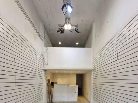 Local en Venta Via Púb.