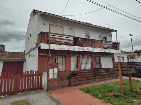 VENTA DE CASA  MAS 2 DEPARTAMENTOS ENTRADAS INDEPENDIENTES ALFAR