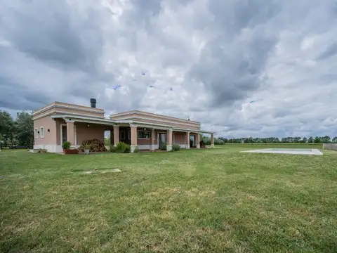 Casa en Venta con 2 cocheras