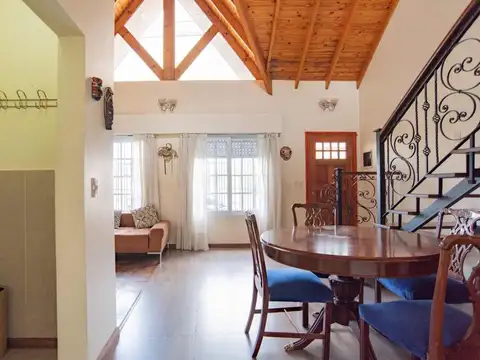 VENTA CHALET  con PILETA  JARDIN MONTE GRANDE