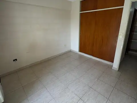 Depto Tipo Casa en Alquiler con 1 cocheras