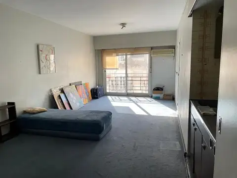 Monoambiente en venta muy luminoso zona Plaza San Martín