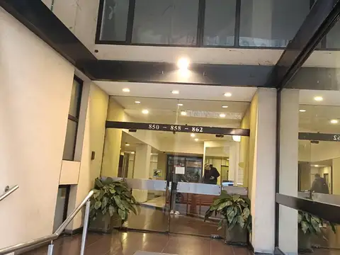 Monoambiente en venta muy luminoso zona Plaza San Martín