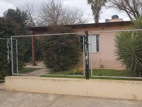 Venta Casa con Amplio Terreno.Servicios.Oportunidad.Cons.