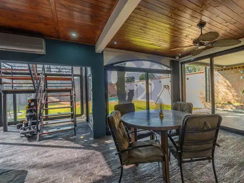 Casa en Venta con 3 cocheras