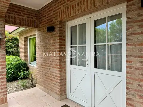 Casa en Venta en Countries y Barrios Cerrados en Moreno, USD 300.000