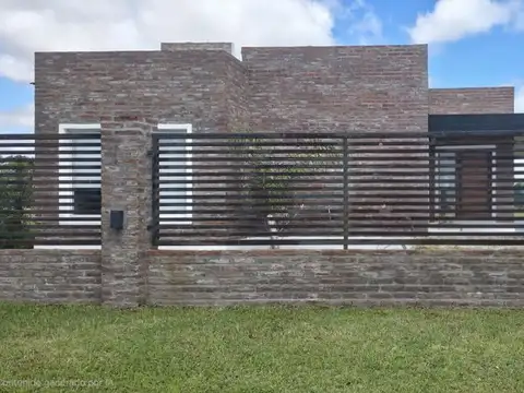 Casa 3 ambientes con 1 baño