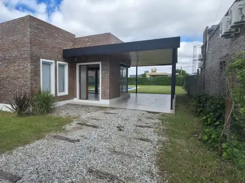 CASA EN VENTA 2 DORMITORIOS PILETA PUNTA CHACRA