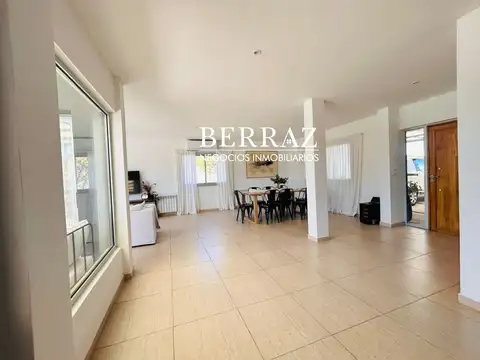 Casa en Alquiler Temporal en El Cantón - Barrio Puerto, USD 1.800