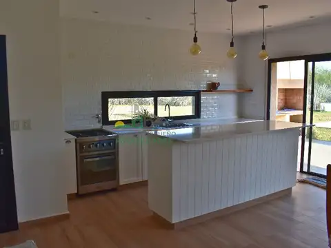 Casa en Venta con 3 cocheras