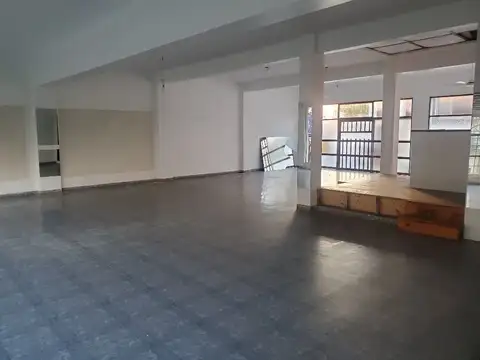 av villegas 100, Piso 1