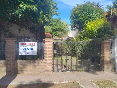 DUPLEX EN PH - TRES AMBIENTES CON FONDO LIBRE Y COCHERA