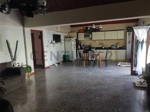 VENTA DE IMPORTANTE LOCAL MAS VIVIENDA EN BLOCK