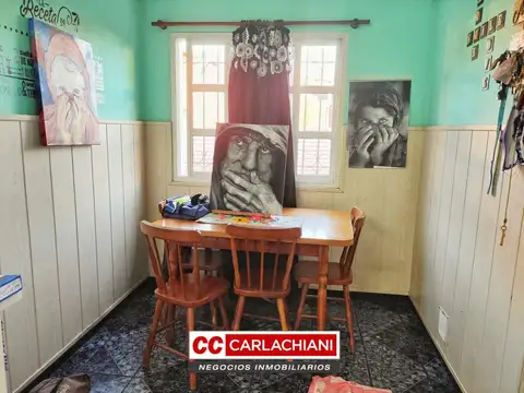 Casa 6 ambientes con 2 baños