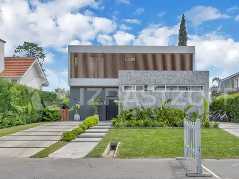 Casa 5 ambientes con 4 baños