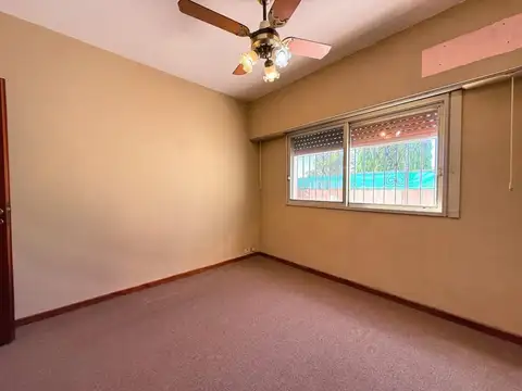 Departamento de 4 ambientes con balcon y terraza